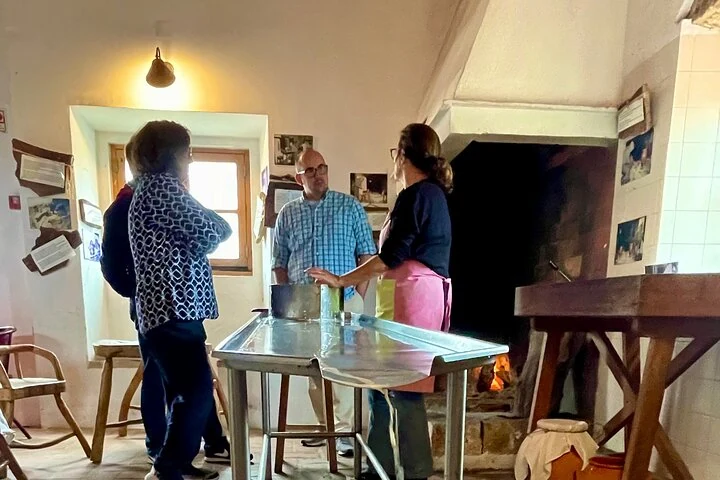 Azeitão Cheese-Making & Wine Private Tour from Lisbon — Azeitão · Sesimbra (2)